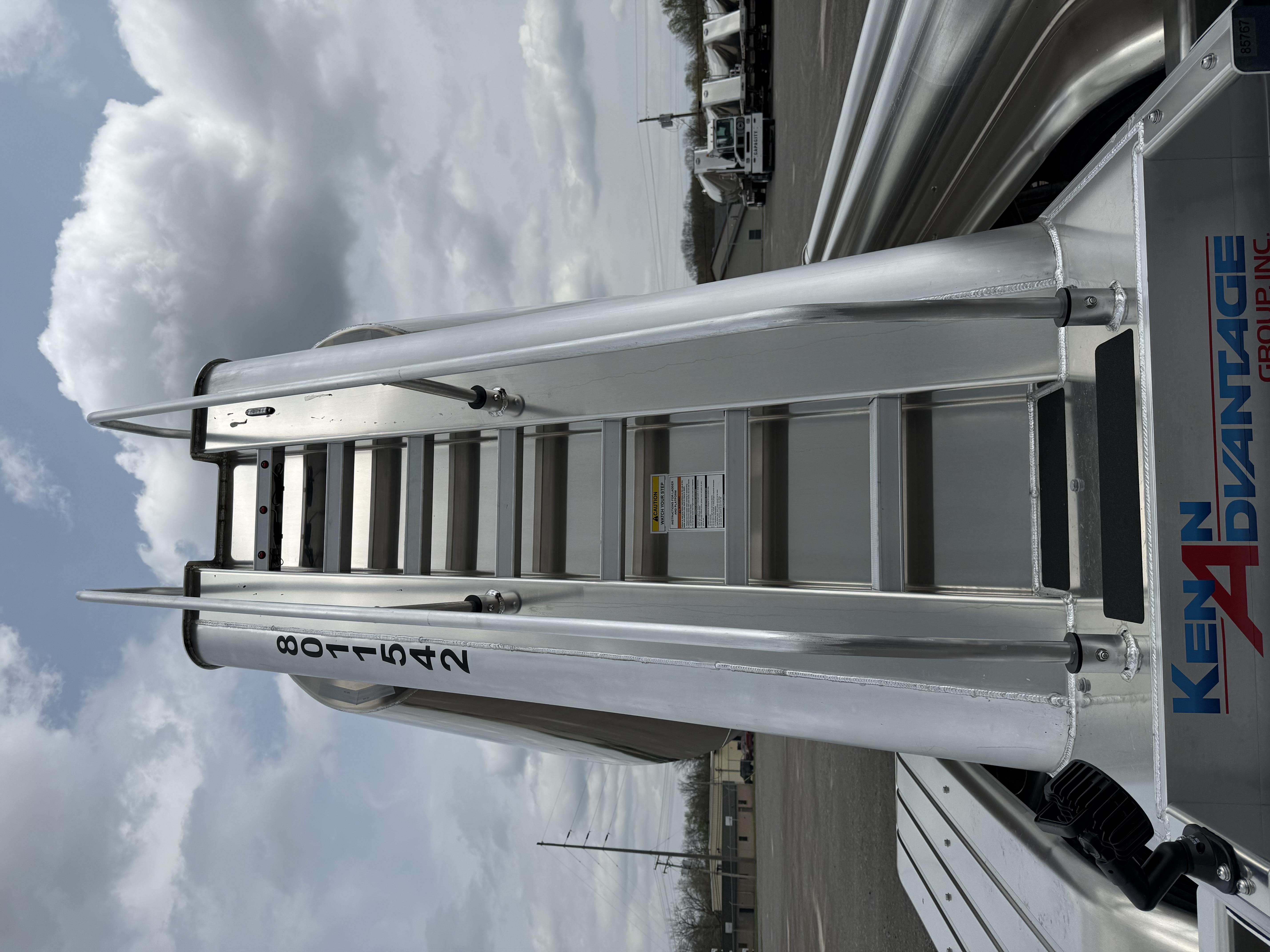 Ladder rail for pneumatic high cube tank