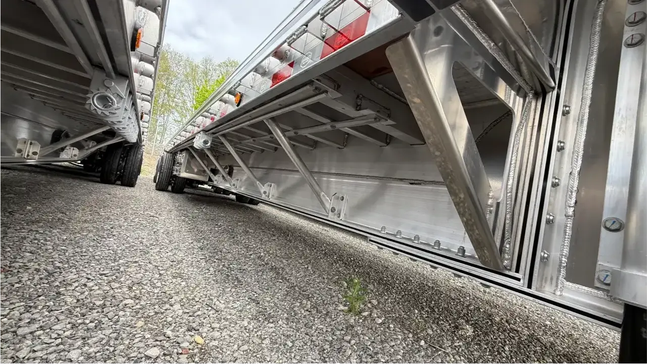 flatbed-dropdeck-knee_braces