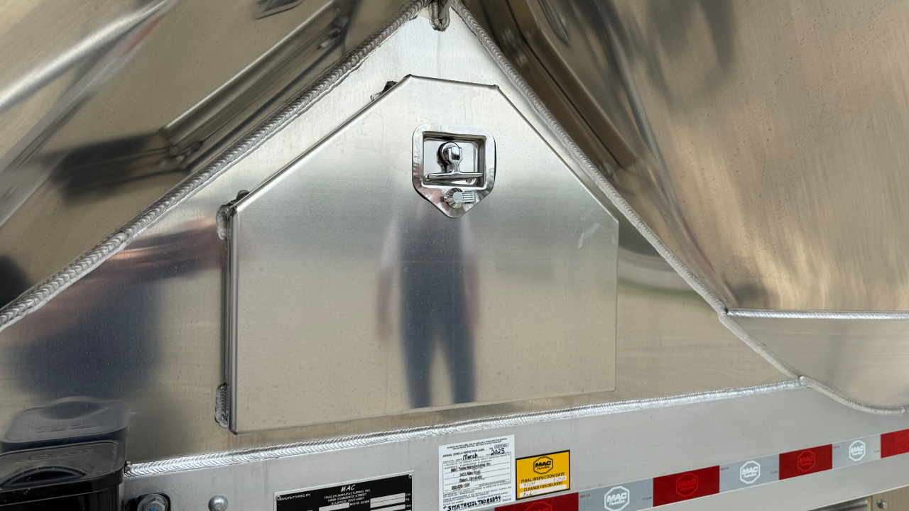 Built in cabinet for lead and pup pneumatic tank