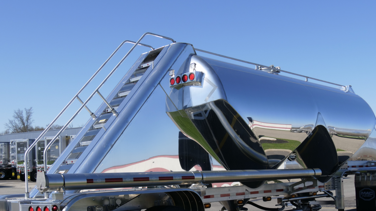 Ladder rail for pneumatic low cube tank